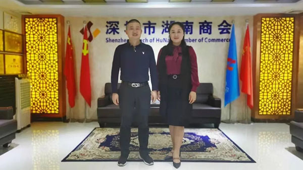 胡育中 李立君